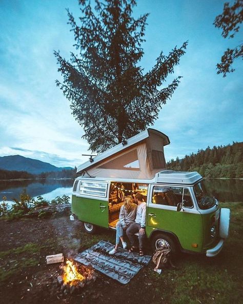 50+ Pics From 'Project Van Life' Instagram That Will Make You Wanna Quit Your Job And Travel The World Vw Kampeerwagens, Kombi Motorhome, Camping Van, Kombi Home, Combi Volkswagen, Combi Vw, Van Living, Travel Van, Vw T1