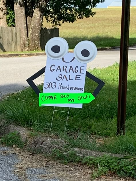 Yardsale Ideas, Rummage Sale Ideas, Yard Sale Signs Funny, Garage Sale Hacks, Yard Sale Clothes Rack, Yard Sale Clothes, Yard Sale Display, Yard Sale Hacks, Yard Sale Organization