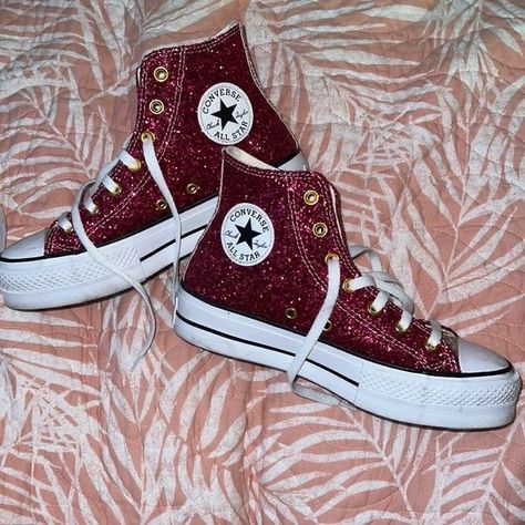 #aesthetic #vogue #shoes #convers #sneakers #pink #glitter #mode #fashion Glitter Platform Converse, Red Glitter Converse, Red Prom Shoes, Pink Glitter Converse, Converse Glitter, Red Converse Outfit, Burgundy Converse, Tennis Ideas, Sequin Converse