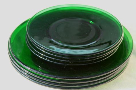 vintage glassware, forest green glass dishes, salad & bread plates set Green Glass Dishes, Green Glass Plates, Vintage Green Glassware, Thrifted Dishes, Human Lie Detector, Retro Plates, Emerald Design, Green Dishes, Cute Plates