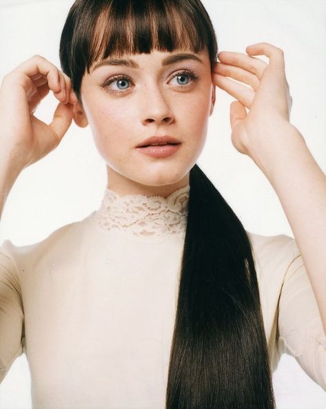 Picture of Alexis Bledel Tuck Everlasting, Alexis Bledel, Rory Gilmore, Classy And Fabulous, Actress Photos, Gilmore Girls, Woman Face, Beautiful Photo, Brown Hair