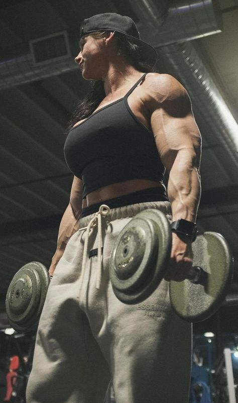 Kristen Nun, Tone Muscles Women, Female Powerlifter, Powerlifting Women, Human Anatomy For Artists, Buff Women, Body Types Women, Female Reference, Crossfit Gym