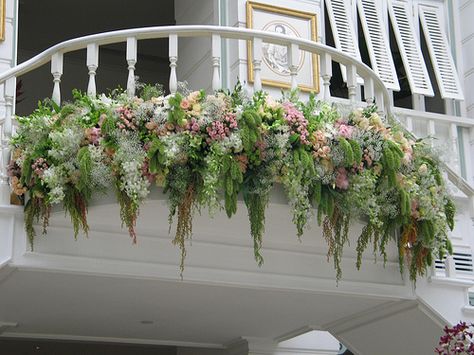 Wedding Balcony Decor, Balcony Wedding Decor, Stairs Flowers, Stairwell Decor, Wedding Balcony, White Bedroom Design Ideas, Balcony Wedding, Inside Flowers, Bedroom Paint Ideas