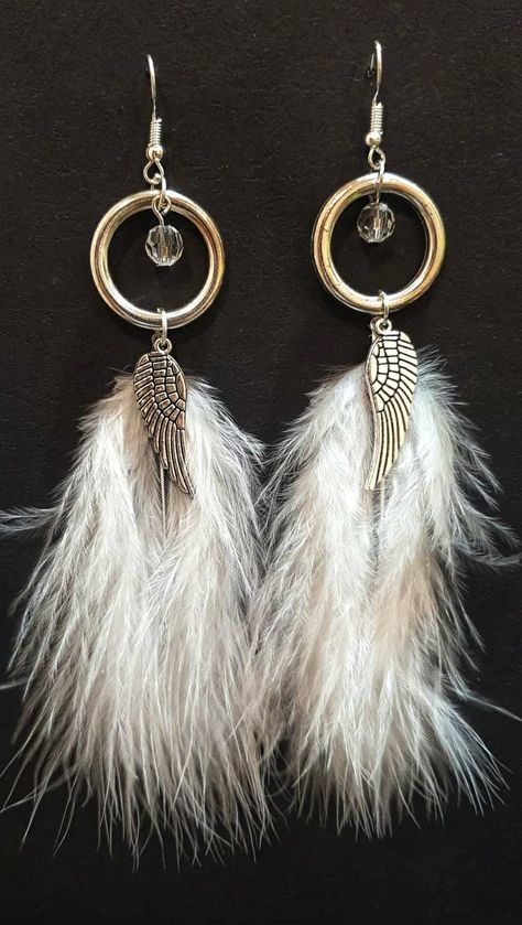 Diy Feather Decor, Feather Earrings Diy, Dreamcatcher Earrings, Beaded Jewelry Necklaces, Feather Crafts, Painted Earrings, Diy Bracelets Patterns, Handmade Fashion Jewelry, City Of Angels