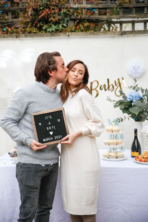 Gender Reveal + 20 Week Bumpdate | Alyson Haley #baby #genderreveal #pregnancy Casual Gender Reveal Outfit, Gender Reveal Outfit For Mom Winter, Gender Reveal Outfit For Mom, Cute Maternity Style, Gender Reveal Outfit, Living In London, Babymoon, Friends Mom, Breast Pumps