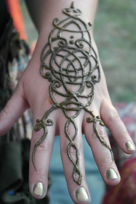 Fairy Henna Designs, Celtic Henna Designs, Celtic Hand Tattoos, Celtic Hand Tattoo, Celtic Henna, Hanna Tattoo, Cool Henna, Gold Henna, Henne Tattoo