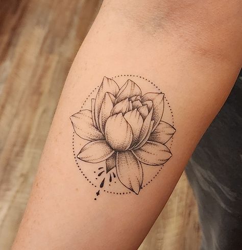 Lotus Flower Half Sleeve Tattoo, Lotus Flower Rib Tattoo, Simple Lotus Flower Tattoo, Wrist Tatoo, Flower Tattoo On Ribs, Tattoo Modern, Thumb Tattoos, Baby Tattoo Designs, Lotus Flower Tattoo Design