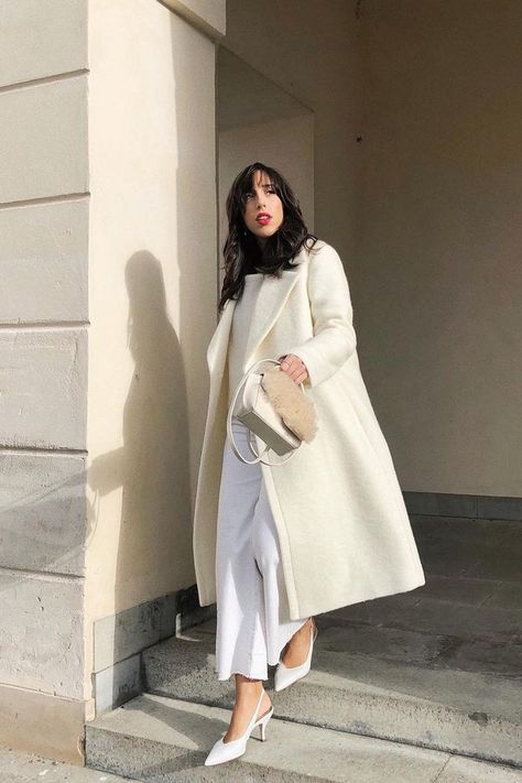 White Pumps Outfit, Peg Leg Trousers, Plain White Sneakers, Summer Shoes Trends, Pumps Outfit, White Pump, Beige Pumps, Leather Strap Sandals, Bias Cut Dress