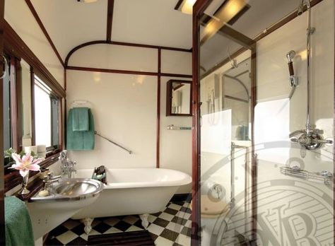 A Train So Luxurious, You Can Ride in a Bathtub - Neatorama Rovos Rail, Royal Bathroom, Simplon Orient Express, Rail Train, Private Lounge, Train Tour, Blue Train, Luxury Train, Victoria Falls