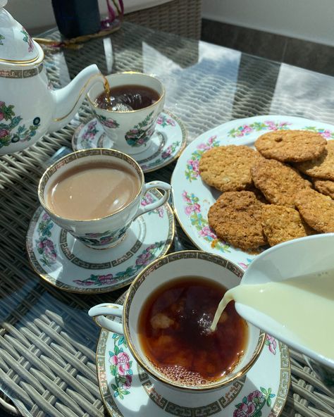 Tea Breakfast Aesthetic, English Breakfast Tea Aesthetic, Cream Tea Aesthetic, British Breakfast Aesthetic, British Afternoon Tea Aesthetic, English Tea Time Aesthetic, London Tea Aesthetic, British Tea Aesthetic, English Culture Aesthetic