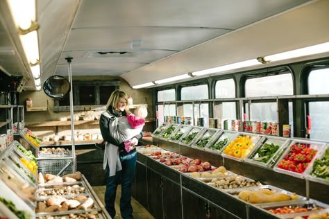 This Grocery Store On Wheels Brings Fresh Food To Low-Income Areas Store On Wheels, Mobile Food Pantry, Food Bus, Vegan Food Truck, Grocery Store Design, Food Truck Business, Meals On Wheels, Food Truck Design, Low Income