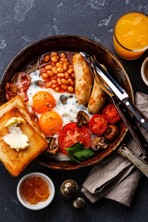 Full English Breakfast Traditional English Food, Uk Breakfast, British Food Traditional, British Breakfast, British Foods, Toad In The Hole, Breakfast Photography, Breakfast Platter, Full English Breakfast