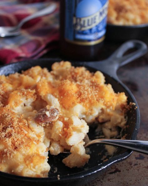 Dude Diet Mac and Cheese with Chicken Sausage. This is the creamiest mac and cheese ever, but there's no cream or butter! (Hint: There is cauliflower involved...) Mac And Cheese With Chicken, Cauliflower Cheese Sauce, Mac And Cheese With Cauliflower, Healthy Mac N Cheese, Cauliflower Mac And Cheese, Creamy Mac And Cheese, Cauliflower Cheese, The Dude, Pasta Noodles