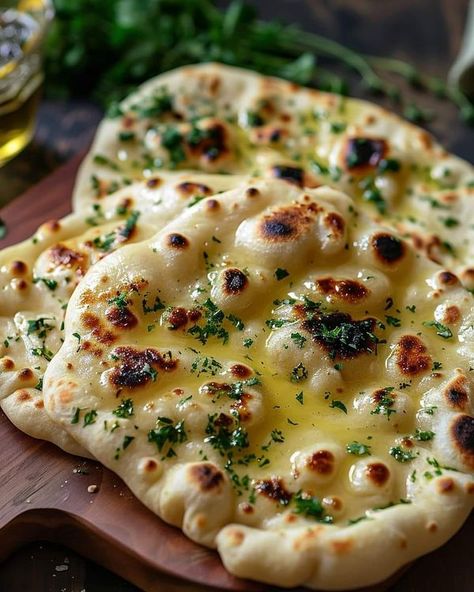 Garlic Naan Recipe, Butter Naan, Creamy Chicken Pasta, Naan Recipe, Garlic Naan, Chicken Slices, Flatbread Recipes, Flat Bread, Quick Breads