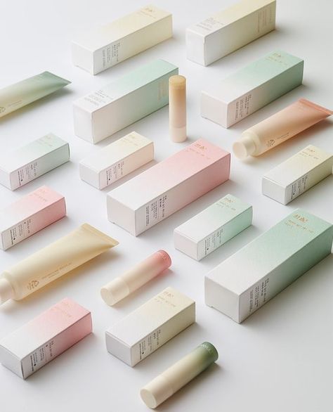 So soft, so clean. #pastel #packaging #summer #custom #packaging Packaging Design Beauty, 보고서 디자인, Skincare Branding, Life Line, Packaging Design Trends, Design Café, Cosmetic Packaging Design, Skincare Packaging, Cool Packaging