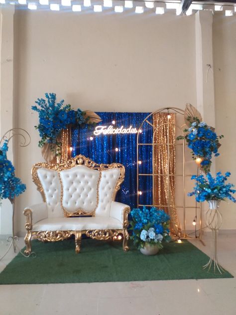 Royal Decorations Party, Royal Backdrop, Balloon Hacks, Diy Streamers, Royal Decorations, Wall Backdrops, Stage Decorations, Photo Booth, Royal Blue