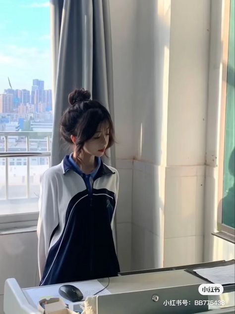 Ulzzang Student, Asia School Aesthetic, Asian Highschool Aesthetic, Uniform Korea School Ulzzang, Ulzzang Girl Sekolah, Studying Girl, Korean Student, School Uniform Fashion, Blazer And Skirt Set