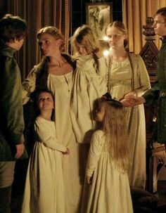 Queen Mother Aesthetic, I Miss My Mother, Old Fashioned Clothes, Elizabeth Woodville, The White Princess, Queen Queen, Older Siblings, Royalty Aesthetic, White Princess