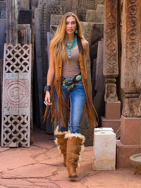 +49 best western outfit ideas Fringe Vest Outfit, Western Outfit Ideas, Suede Fringe Vest, Black Pinterest, Cowgirl Style Outfits, Wilde Westen, Looks Country, Western Outfit, Rodeo Outfits