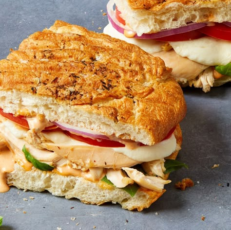 Quick Work Lunch Ideas, Frontega Chicken Panini, Panera Recipes, Panera Copycat, Panini Recipes Chicken, Copycat Panera, Chicken Panini, Rotisserie Chicken Breast, Panini Recipes