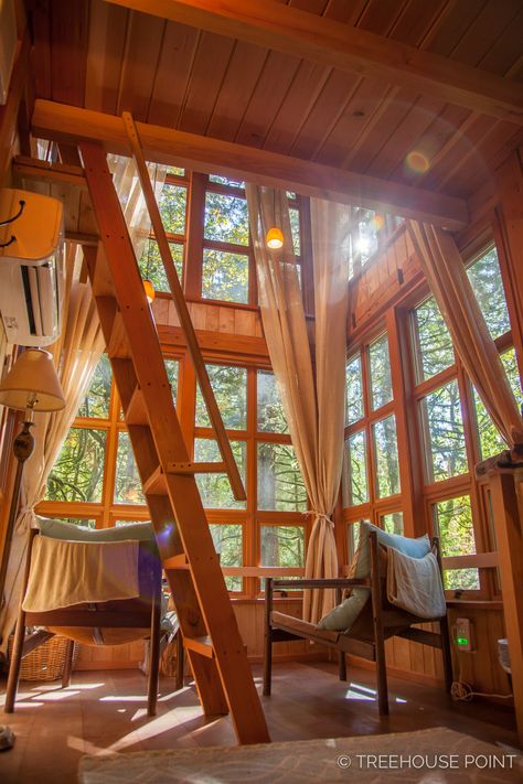 Treehouse Living, Tree House Interior, Treehouse Point, Fall Crafts For Adults, Beautiful Tree Houses, Treehouse Cabins, Tree House Plans, Cool Tree Houses, Tree House Designs