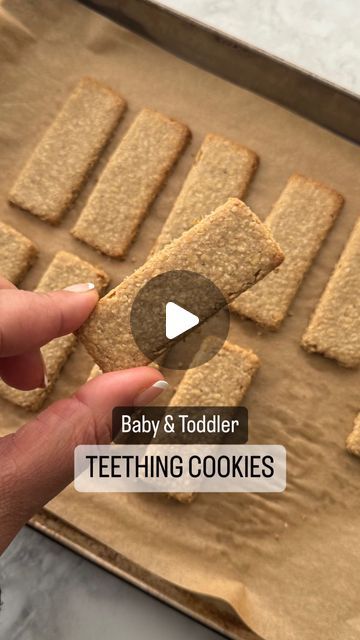 Teething Snacks For Babies, Baby Teether Biscuits, Teething Cookies For Babies, Teething Biscuits For 6 Month Old, Toddler Oatmeal Bites, Blw Cookies, Teething Crackers, Baby Cookie Recipe, Baby Teething Biscuits