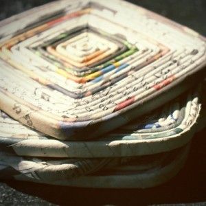 10 Inspiring Things to Make with Newspaper - Inner Child Fun Recycled Newspaper, Diy Newspaper, Recycle Newspaper, Recycled Magazines, Magazine Crafts, Newspaper Crafts, Inspiring Things, Recycled Projects, Upcycle Recycle