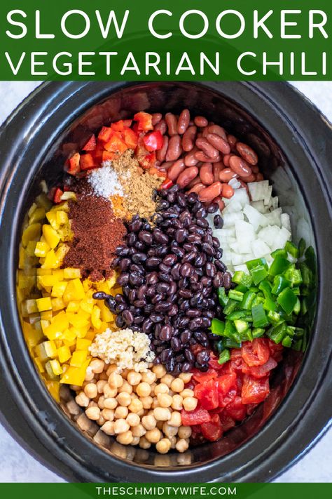 Slow Cooker Vegetarian Chili, Vegetarian Slow Cooker Recipes, Vegetarian Chili Recipe, Kinds Of Beans, Meatless Meal, Slow Cooker Vegetarian, Chilli Recipes, Vegetarian Crockpot, Vegetarian Chili