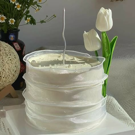 White Birthday Cake Aesthetic, Tulip Cake, White Birthday Cakes, Fruit Cream, Cake Models, Birthday Cake Decoration, Elegant Birthday Cakes, Funny Birthday Cakes, Mini Cakes Birthday