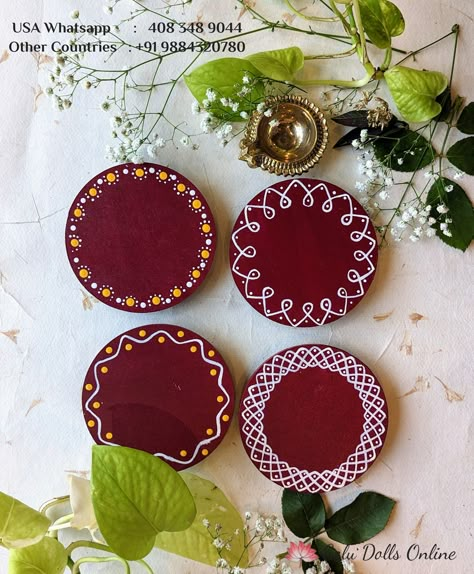 Round Pot Painting Ideas, Round Border Design, Engagement Plates, Indian Folk Art Painting, Diy Diwali Gifts, Circular Paintings, Terracotta Painting, Diy Rangoli, Wood Coasters Diy