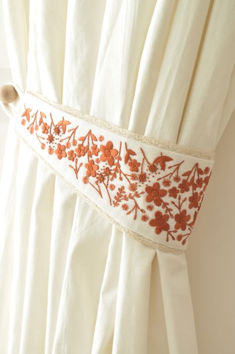 StudioYuriIndia - Etsy India White Embroidered Curtains, Crochet Curtain Holder, Embroidery Room, Embroidery Curtains, Embroidered Curtains, Handmade Curtains, Curtain Holder, Furniture Details Design, Curtain Tiebacks