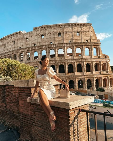 · ᴏ ᴀ ɴ ᴀ· on Instagram: “They said all roads lead to Rome.. so here I am.” Roma Photo Ideas, Rome Instagram Story, Rome Picture Ideas, Rome Instagram Pictures, Italia Picture, Rome Photo Ideas, Italy Photo Ideas, Rome Girl, Rome Italy Aesthetic