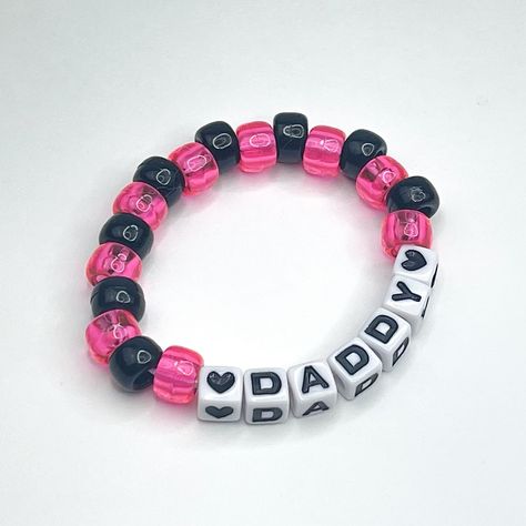 "\"Daddy\" stretchy beaded bracelet Made to order! Please include wrist measurement in centimeters (: Check out our custom listings for more color and word options!" Kandi Bracelets Edc, Candy Bracelet Ideas, Bead Bracelet Words Ideas Bad, Funny Bracelet Ideas, Word Bracelet Beads Ideas, Pony Bead Bracelet Ideas, Bracelet Word Ideas, Bracelet Ideas Pony Beads, Funny Bracelets Beads Words