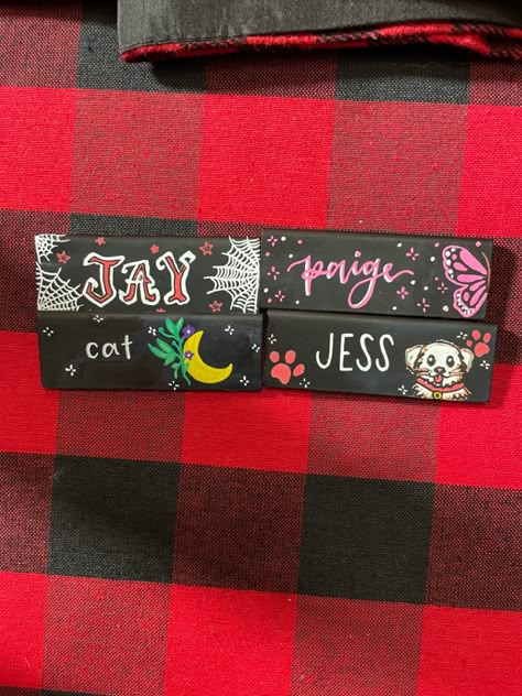 Starbucks Name Tags Ideas Halloween, Chalk Name Tags Ideas, Nametags Ideas, Starbucks Name Tags Ideas, Starbucks Nametags Art, Starbucks Nametags, Superhero Name Tags, Nametag Ideas, Name Tag Art