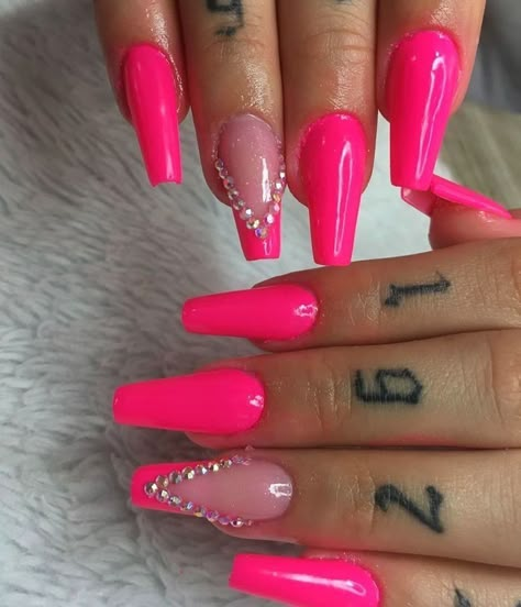 Neon Pink Nails With Design, Bright Pink Nails With Rhinestones, Bright Pink Nails Coffin, Neon Pink Prom Nails, Bright Coffin Acrylic Nails, Powder Color Nails, Fucsia Nails Design, Neon Pink Acrylics, Nails Fucsia Hot Pink