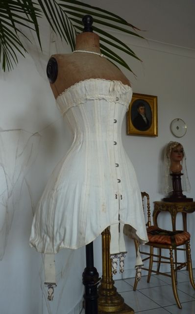 Edwardian „Kabo“ Corset, ca. 1910 Victorian Corsets, Corset Inspiration, Corset Ideas, Vintage Corsets, Edwardian Corsets, Antique Dresses, Cotton Corset, Corset Costumes, Dress Form Mannequin