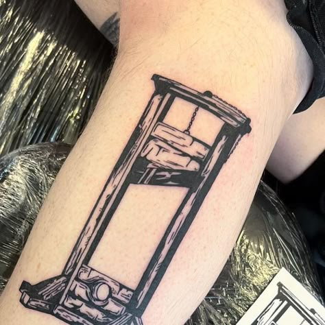 Guillotine Tattoo Design, Traditional Guillotine Tattoo, Guillotine Tattoo Traditional, Lobotomy Tools Tattoo, Guillotine Art, Guillotine Drawing, Guillotine Tattoo, Table Tattoo, Snake And Dagger Tattoo