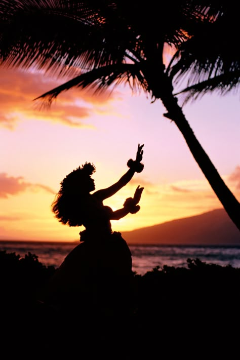 Enjoy traditional Hawaiian food, entertainment and fun under the Hawaiian sky at Germaine's Luau in Honolulu, HI ! Sunsets Hawaii, Polynesian Dance, Hawaii Hula, Aloha Friday, Beautiful Hawaii, Hula Dance, Hawaiian Art, Hula Dancers, Hawaii Aloha