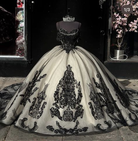 Black And White Quince Dress, Black And White Quinceanera Dresses, Quince Outfits, Black Quinceanera, Quinceanera Dresses Black, White Quinceanera Dresses, Nightmare Before Christmas Wedding, Black Quinceanera Dresses, Mexican Quinceanera Dresses