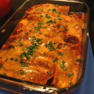 Pioneer Woman's Beef Enchiladas ~tried these tonight my first time making enchiladas and its a KEEPER!!!  YUMMY whole family loves!! Beef Enchiladas, Pioneer Woman Recipes, Enchilada Recipes, Beef Dishes, Mexican Dishes, Pioneer Woman, Ground Beef Recipes, Fajitas, Main Meals