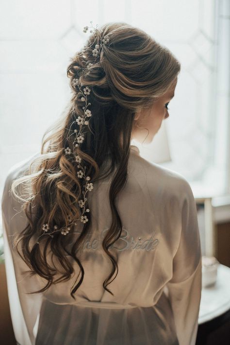 Wedding In Garden, Wedding Boho Hair, Rustic Fairytale Wedding, Intimate Fall Wedding, Small Backyard Wedding, Victoria Wedding, Homemade Wedding, Boho Hair, Childhood Home