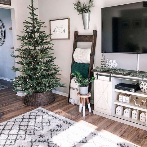 20+ Wonderfully Magical Christmas Tree Base Ideas To Inspire Christmas Tree Base Ideas, Tree Base Ideas, Farmhouse Ladder Decor, Christmas Tree Base, Cozy Christmas Decor, Tree Base, Simple Christmas Decor, Christmas Decor Inspiration, Christmas Decorations For The Home