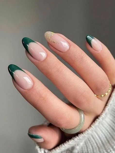 Nail Inspiration Emerald Green, Aesthetic Emerald Green Nails, Acrylic Nails Emerald Green And Gold, Emerald Wedding Nails For Bride, Elegant Almond Nails Classy Green, Nails To Go With Hunter Green Dress, Gem Green Nails, Nails To Go With Green Prom Dress, Emerald Green Nails By Skin Tone Range