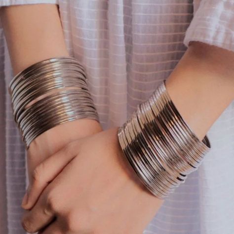 Ideal for ladies and girls, this fashionable set of 24 silver steel bangels comes in two sizes. Only/=285 Desi Shopping, Bangles Aesthetic, Fantasy Jewelry Magic, David Dubnitskiy, Fancy Bangles, Bracelets Sets, Black And Gold Aesthetic, Thread Bangles Design, Colorful Bangles