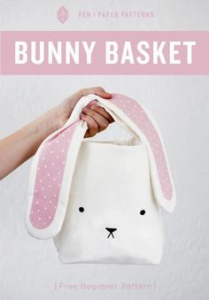 Create a unique and inexpensive custom Easter basket for your little ones! Diy Sy, Bunny Basket, Trendy Sewing, Easter Basket Diy, Costura Diy, Sewing Projects For Beginners, Easy Sewing Projects, Diy Couture, Love Sewing