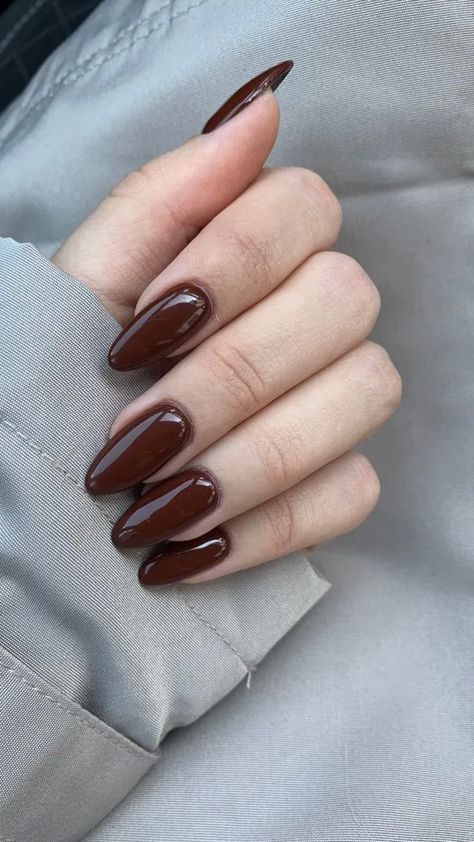 Looking for the current nail trends of fall 2023? I got the latest scoop of all the trending fall nail designs that are taking over Tiktok and Instagram. I'm trying #6 tomorrow! September nails | fall aesthetic nail inspo | Back to school nails | autumn aesthetic #fall #nails Brown Round Acrylic Nails, Almond Nails For Brown Skin, Simple Brown Nails, Brown Gel Nails, Brown Almond Nails, Dark Brown Nails, Brown Nail Polish, Brown Nail, Fall Nail Trends