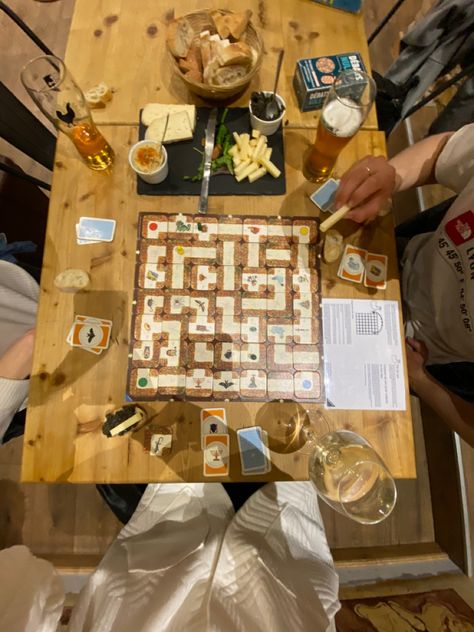 Games board games jeux de sociétés bar drinks ideas of activity activités à plusieurs en amoureux activités en famille vie étudiante Boardgame Cafe Interior, Big Bear Trip, Cafe Photography, Board Game Cafe, Game Cafe, Bar Inspiration, Big Bear, Cafe Interior, Street Food