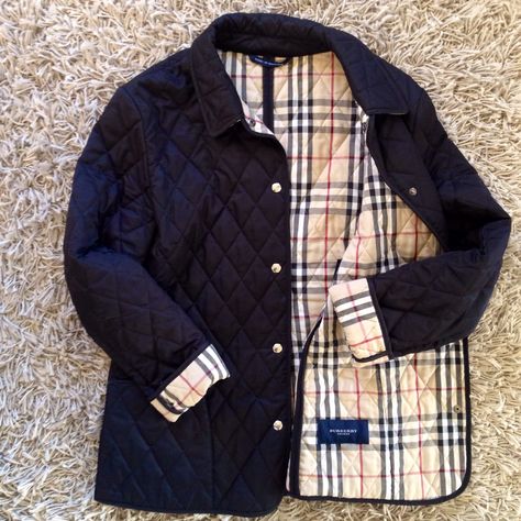 Burberry Jacket Women, Burberry Quilted Jacket, Quilted Shirt, Burberry Coat, Autumn Park, Burberry Jacket, Vintage Burberry, Line Jackets, Light Jacket