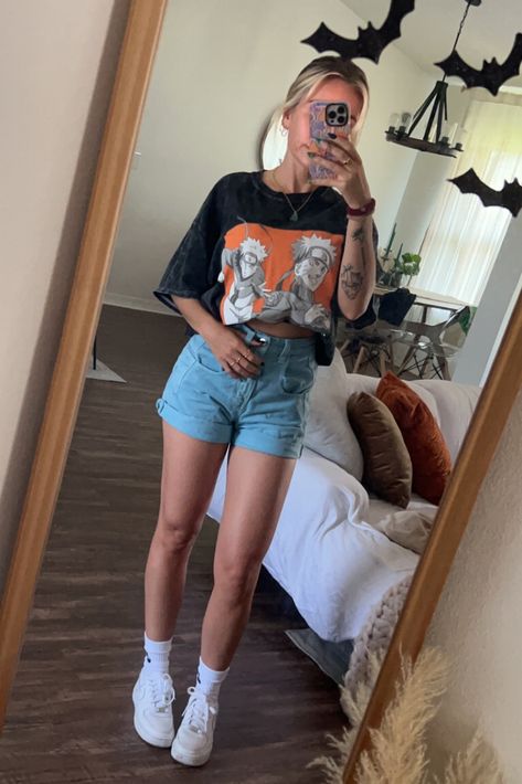 Post Malone Concert Outfit Summer, Post Malone Concert Outfit, Post Malone Concert, Festival Eye Makeup, Urban Outfitters Graphic Tees, Concert Outfit Summer, Summer Festival Outfit, Cuffed Denim Shorts, Cute Graphic Tees