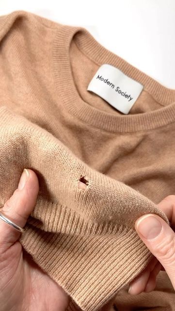 Moth Holes In Clothes, Visible Mending, Leather Making, Repair Clothes, Cashmere Jumper, Diy Knitting, Sewing Techniques, Sewing Tips, Leather Jewelry